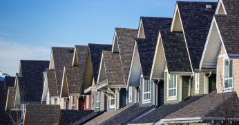 REPORT: Rate cuts lead to huge surge in Canadian mortgage refinancings